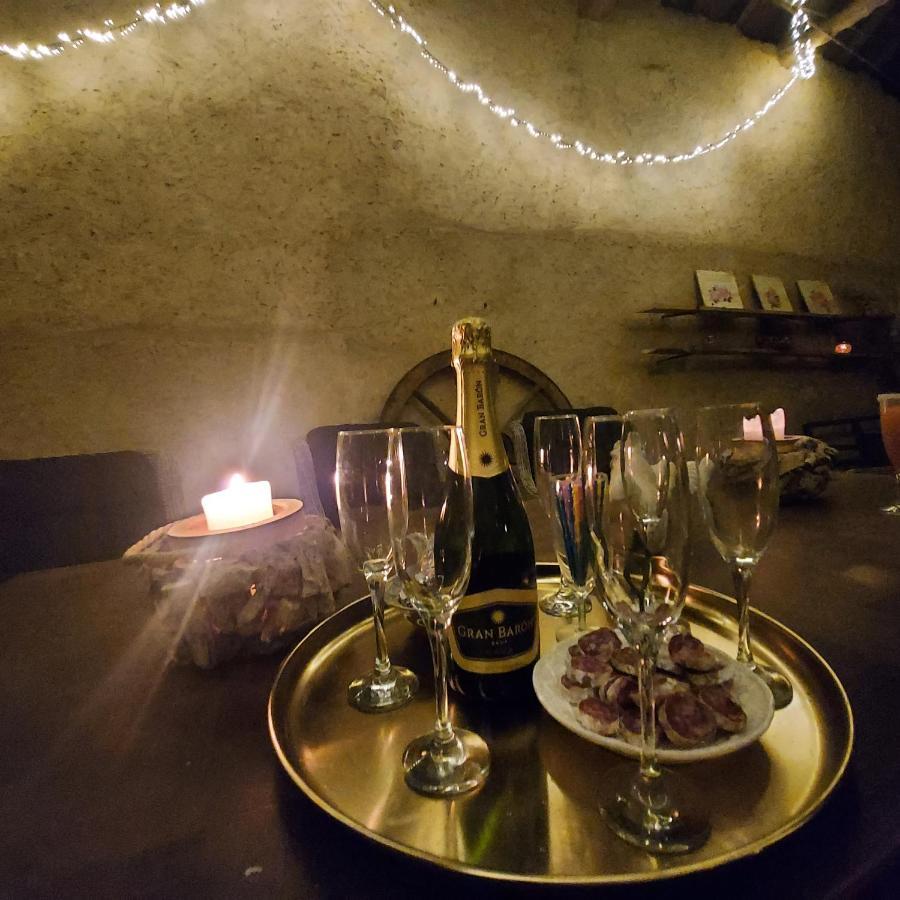 Les Trois L Bed and Breakfast Gindou Exteriör bild