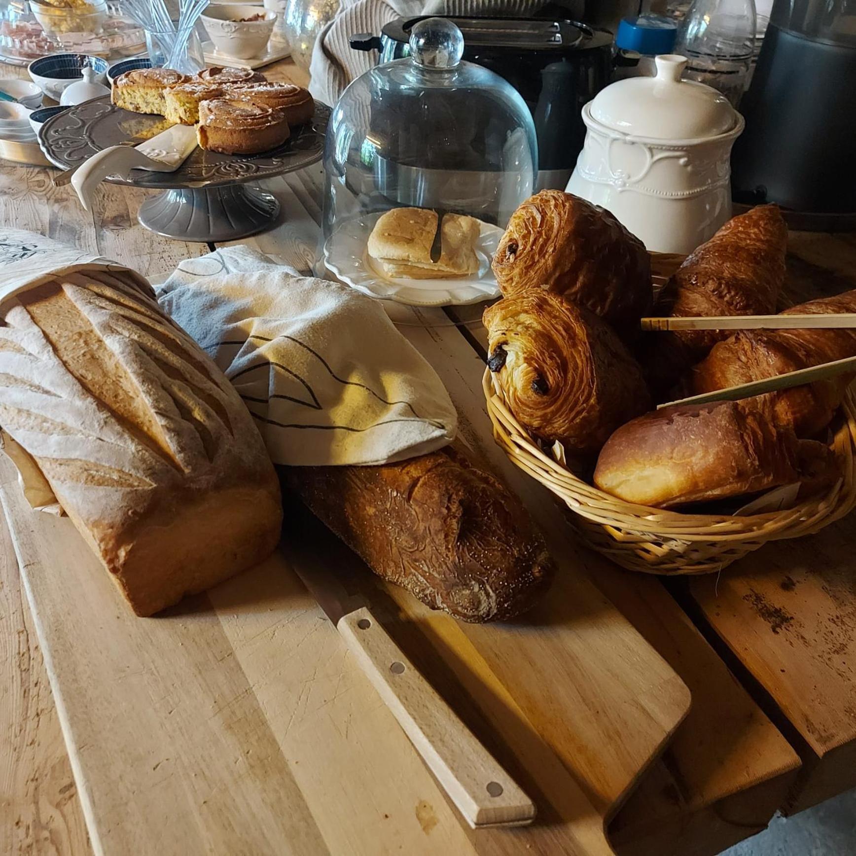 Les Trois L Bed and Breakfast Gindou Exteriör bild